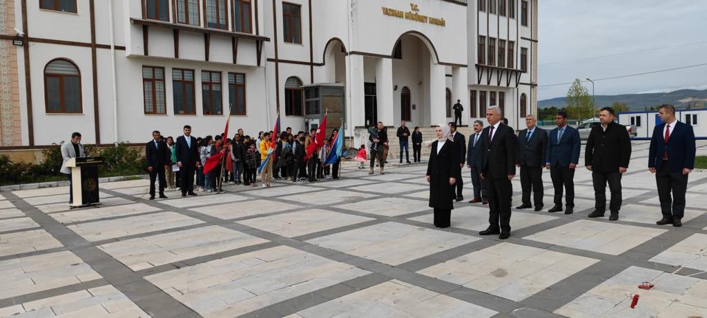 23 Nisan Ulusal Egemenlik Ve Çocuk Bayramı Çelenk Sunma Programı Gerçekleştirildi.